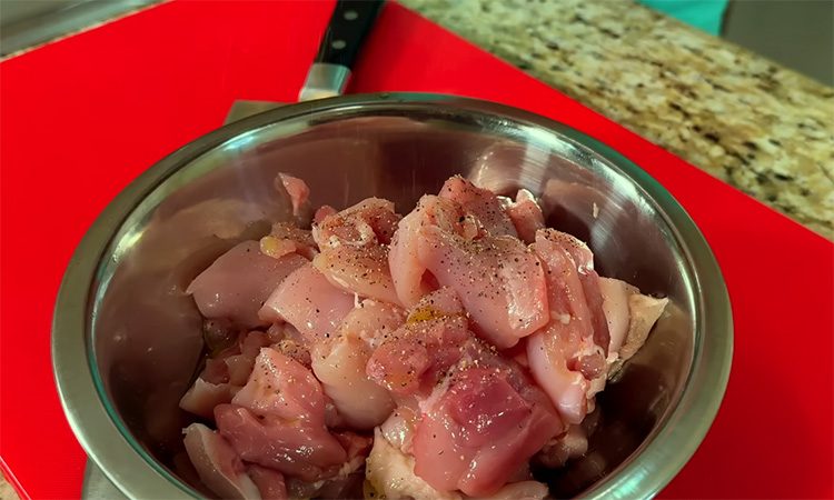 До капли вымакивают даже подливку. Венгерский гуляш из обычной курицы