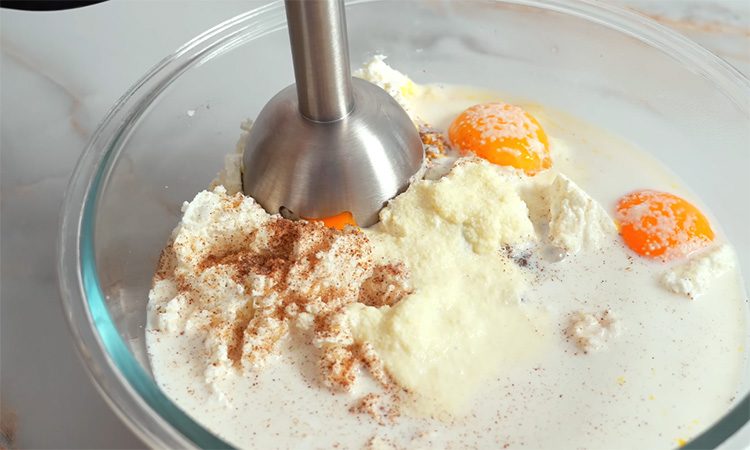 Нежный как суфле, а нужно лишь все смешать. Творожный пирог по формуле «5 на 5»