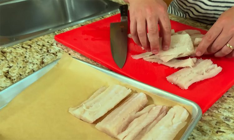 Хек, минтай, треска — за 20 минут будет королевское блюдо. Простая рыба, но шикарный результат