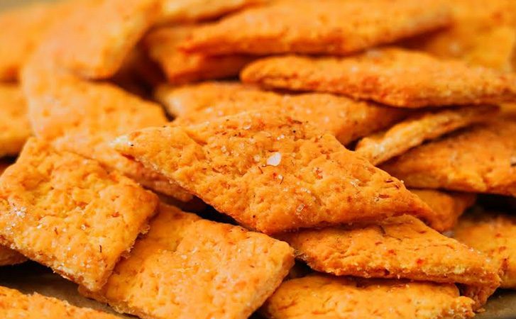 Луковые крекеры, от которых невозможно оторваться. Закуска на вечер и к вину