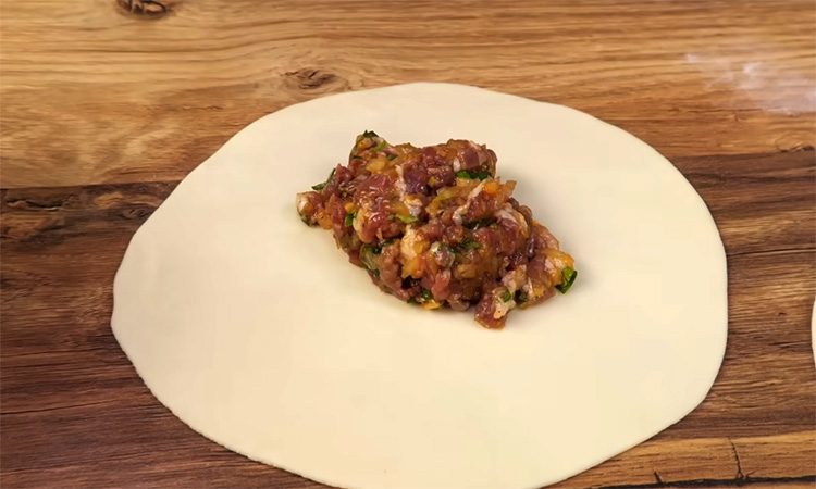 Показываем все: от теста до сочной начинки. Полный гид по приготовлению Хинкали