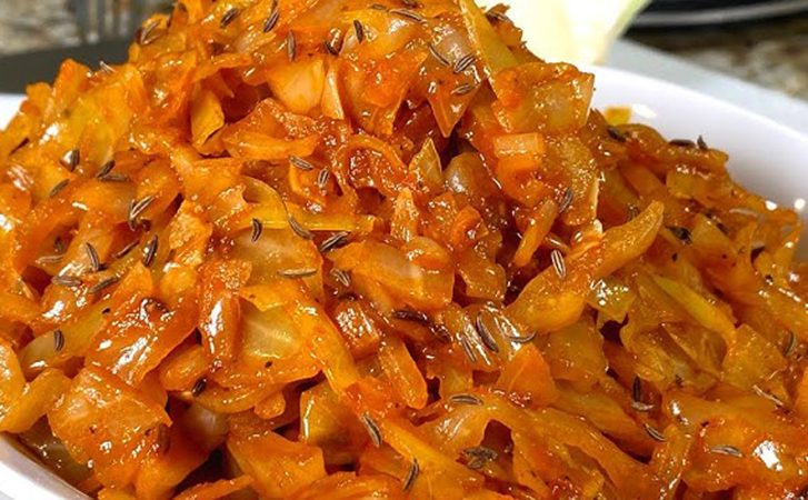 Полноценное блюдо на несколько дней. Тушим капусту с ребрышками