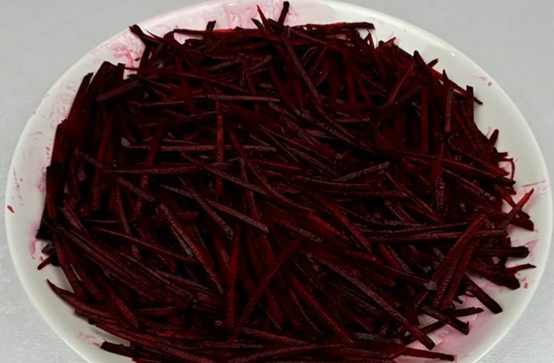 Рецепт держат лишь для своих. Базарный корейский салат из капусты и свеклы