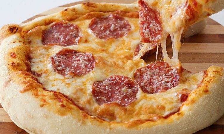 Лучший рецепт: без замеса теста и духовка не нужна. Пицца без хлопот и сложностей