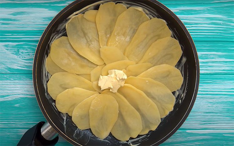 Праздничное блюдо из обычной картошки. Не жарим и не варим, а выкладываем слоями