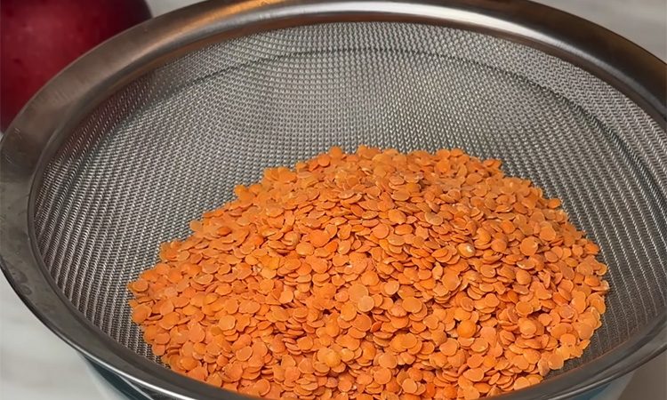 Варится почти без затрат. В холода насыщает не хуже борща. Знаменитый «Суп невесты»