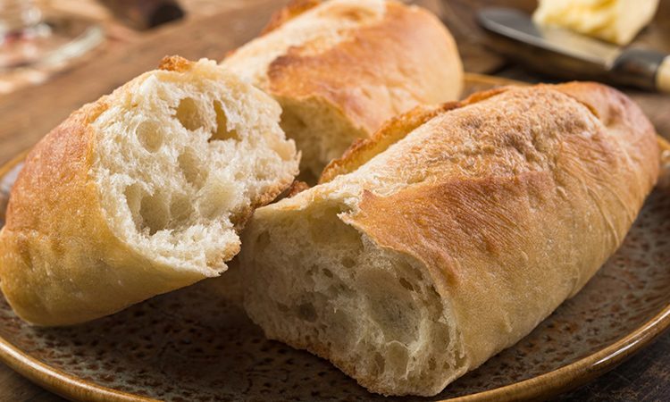 Нужны только вода и мука. Простой рецепт настоящего багета