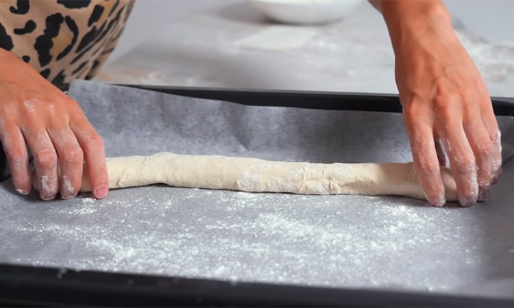 Нужны только вода и мука. Простой рецепт настоящего багета