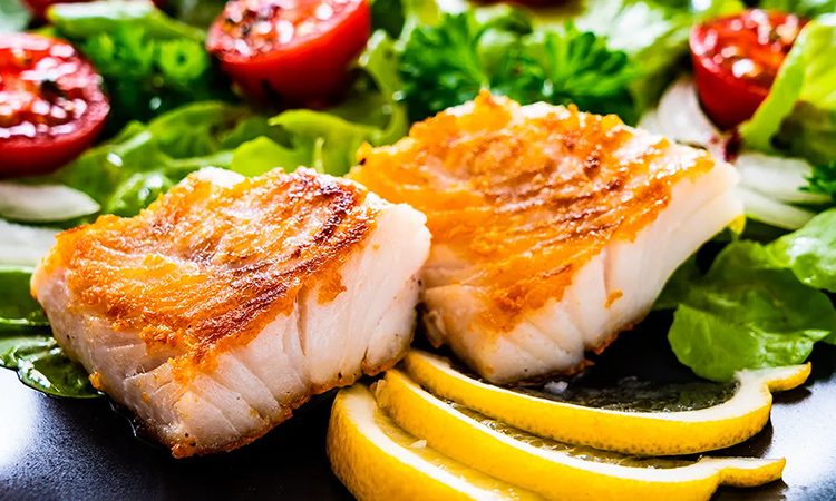 Хитрость в использовании холодной воды. Жарим любую рыбу без брызг масла и запаха на кухне