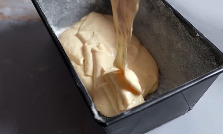 Самый легкий рецепт, нет даже масла. Воздушный как облачко кекс