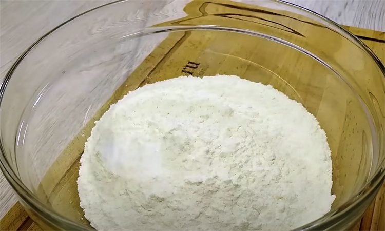 Делаются в обычной кастрюле. Открытые манты без пароварки