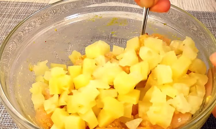 Порционные курники без хлопот с замесом теста. Быстрее закуску вы еще не готовили