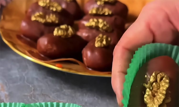 Даже кондитеры не знают этот хитрый рецепт конфет. Смешайте орехи и немного сгущенки