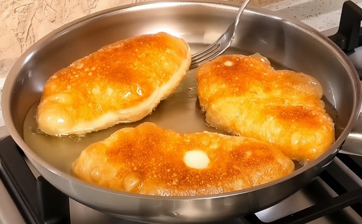 Весь секрет в ложке соды. Пузырчатые пирожки как продавали в советских столовых