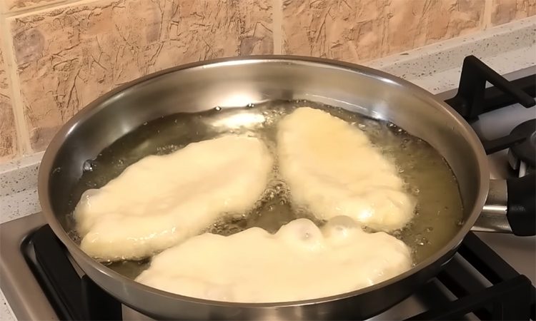 Весь секрет в ложке соды. Пузырчатые пирожки как продавали в советских столовых