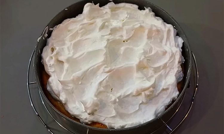 Простейший десерт под шапкой безе. Советский торт «Чебурашка», рецепт которого нигде не найти