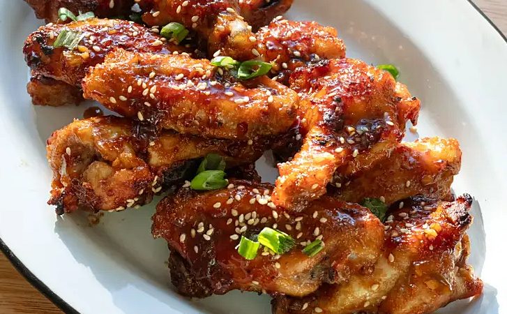 Вкус пропитывает даже тонкие косточки. Готовим куриные крылышки в особом чесночном маринаде