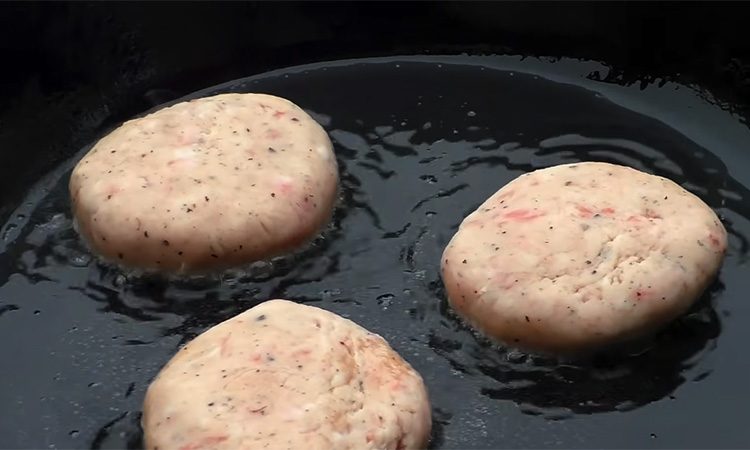 Берем сало и муку и в два счета делаем кулинарный шедевр на замену котлетам