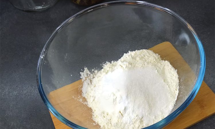 Замес за минуты, можно заморозить. Универсальное слоеное тесто без лишних добавок