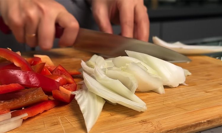 Делается быстро и получается на обычной кухне. Рецепт жареного узбекского лагмана