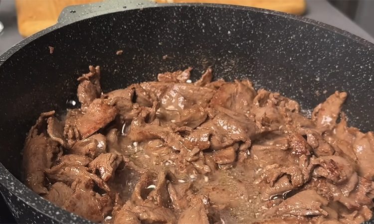 Делается быстро и получается на обычной кухне. Рецепт жареного узбекского лагмана