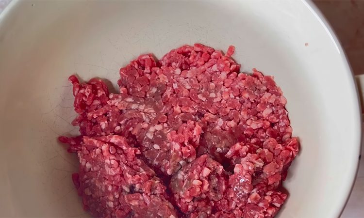 Рецепт для обычной кухни. Домашняя копченая колбаса без оболочки по-неаполитански