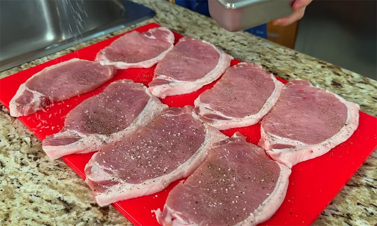 Сочное, вкусное, растает во рту. Мясо по-французски без майонеза, а соусом бешамель