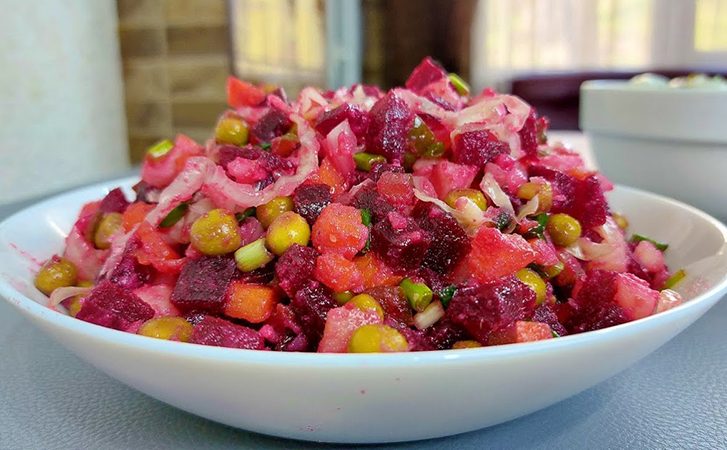 Все дело в правильной заправке. Классический винегрет, но с новым вкусом