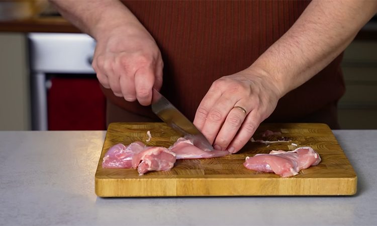 Сметана с чесноком и луком. Рецепт дежурной подливы для всегда сочной курицы