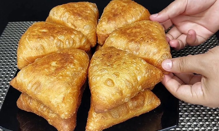 Легкое тесто, после них нет тяжести. Треугольники на кефире за 15 минут