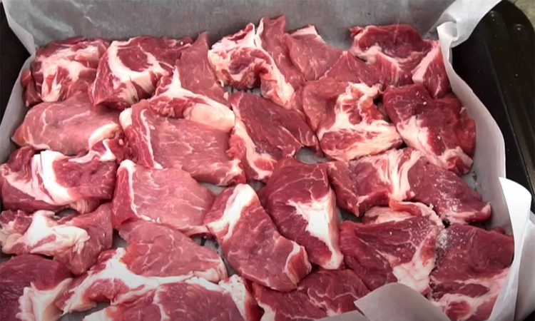 Весь сок и вкус остаются внутри. Готовим мясо в духовке в бумаге