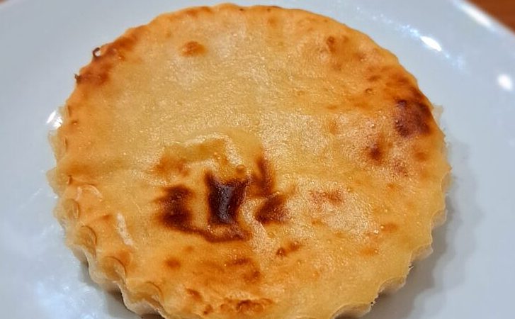 За 5 минут она уже на столе. Взяли форму для кексов и используем для ленивой выпечки