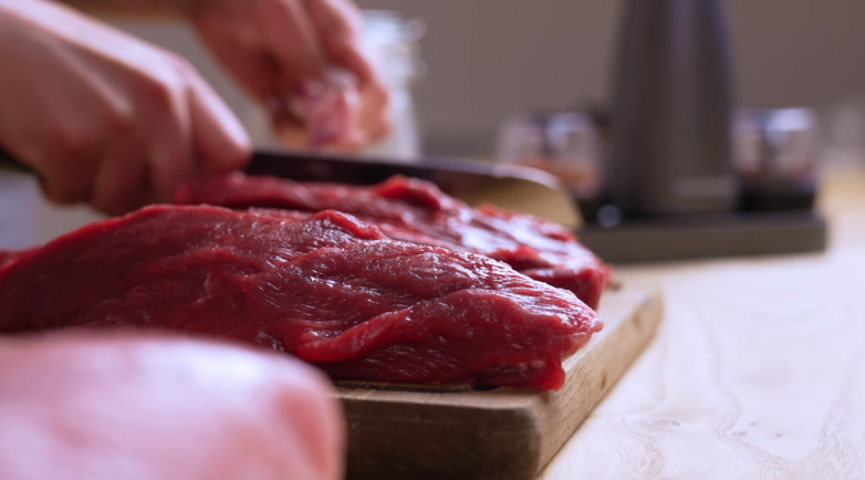 Потрясающая домашная бастурма без копчения. Рецепт вяленого мяса на праздничный стол