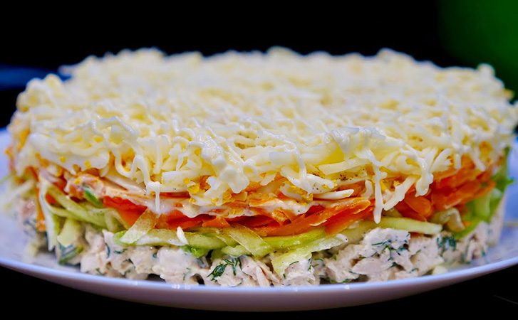 Слоями мясо, грибы, сыр и сладкий перец. Шикарный салат на Новый год