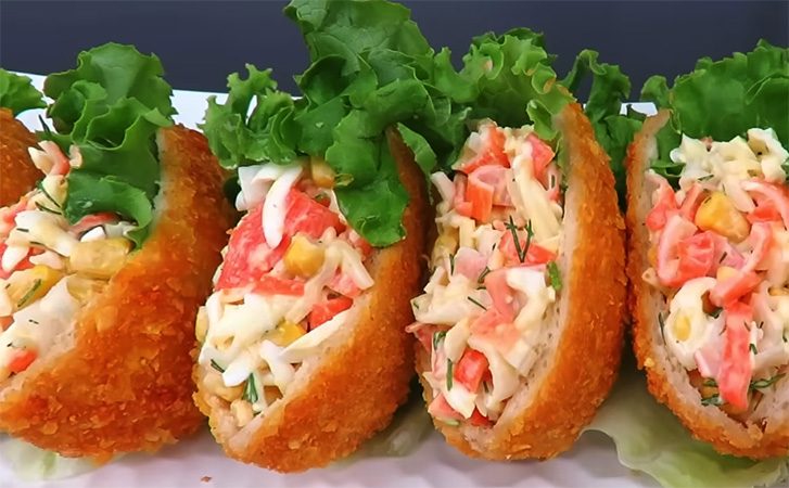 Порционная, праздничная подача. Прячем крабовый салат в хрустящие «кармашки»