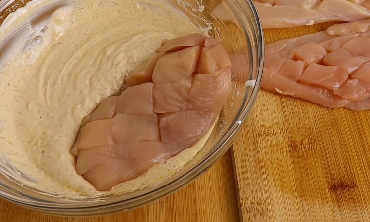 Запекаем под йогуртом. Рецепт сочной куриной грудки