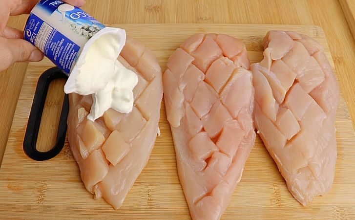 Запекаем под йогуртом. Рецепт сочной куриной грудки
