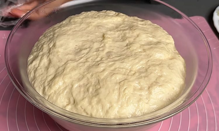 Делаем пиццу в духовке, а получается как в дровяной печи. Корочка тонкая и хрустящая