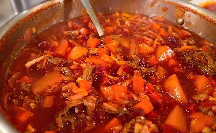 Рецепт секретной заправки для яркого цвета. Варим самый красный борщ