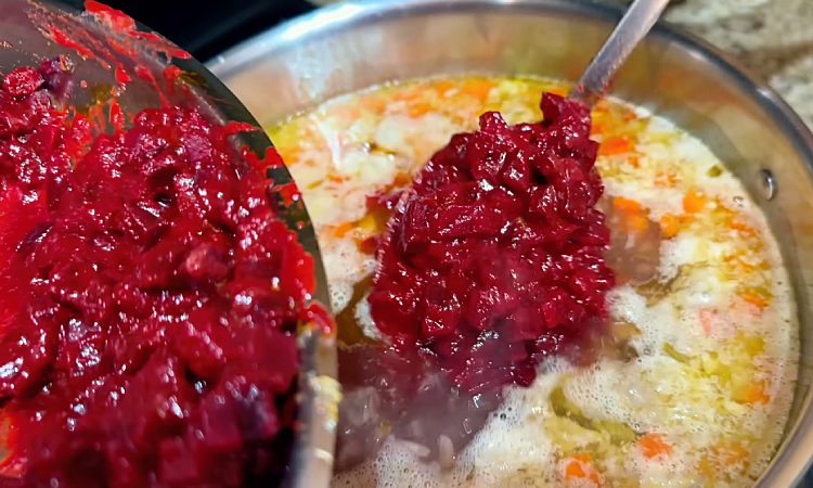 Рецепт секретной заправки для яркого цвета. Варим самый красный борщ