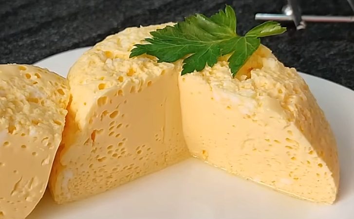 Нужно всего 2 ингредиента. Теперь у нас всегда получается высокий омлет