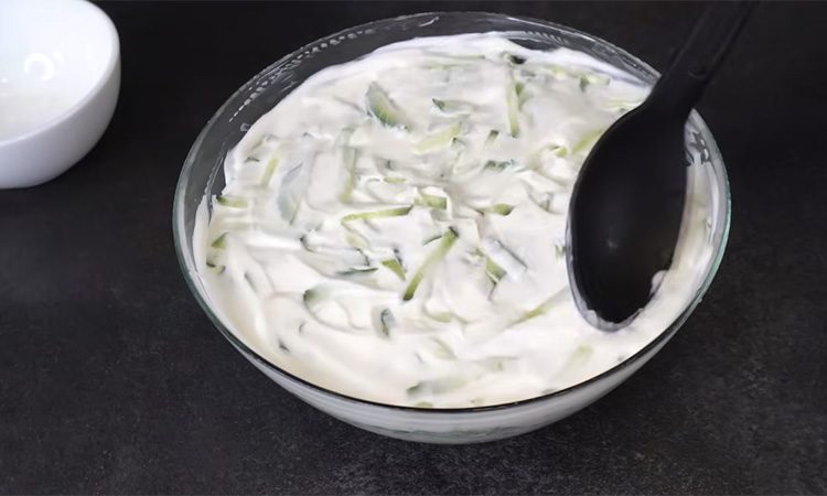 Его в СССР часто готовили тазиками вместо Оливье. Легендарный салат «Белая береза»