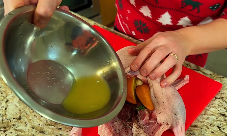 Нежнее шашлыка и вовсе не сухая. Утка в духовке на праздник