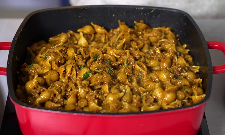 Изменилось немного, но теперь их можно хоть в Новый год подать. Грузинские макароны по-флотски