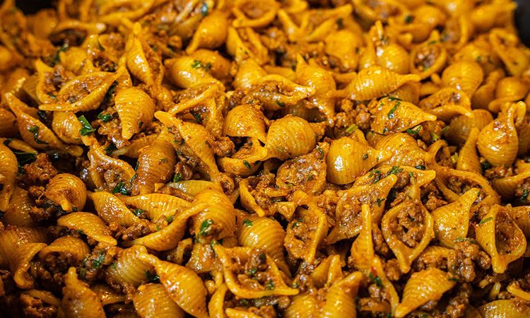 Изменилось немного, но теперь их можно хоть в Новый год подать. Грузинские макароны по-флотски