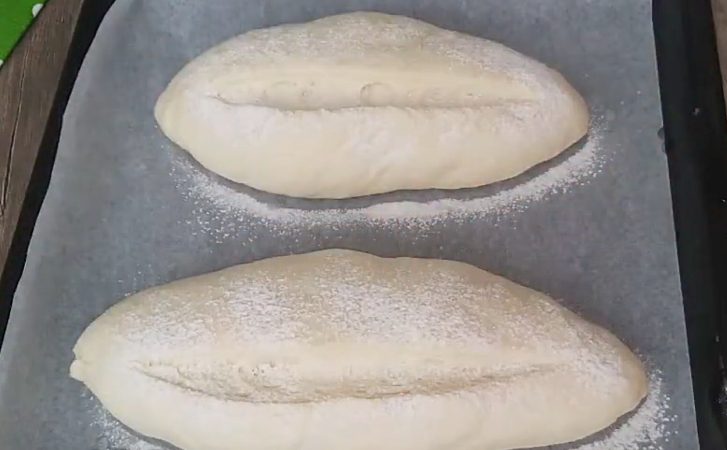 Результат нежный внутри и с корочкой. Доводим тесто для выпечки хлеба в чашке воды