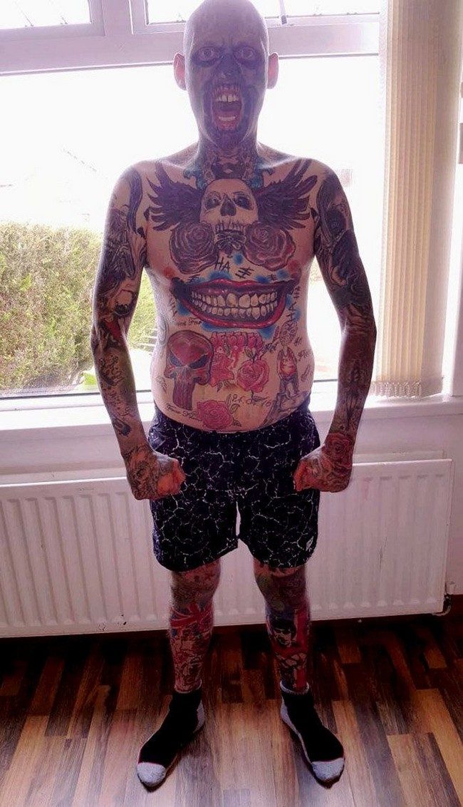 Он потратил .000, чтобы сделать себе 600 татуировок