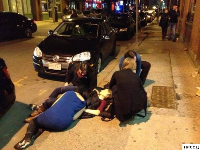 Если уж выпила водку, то береги пилотку!