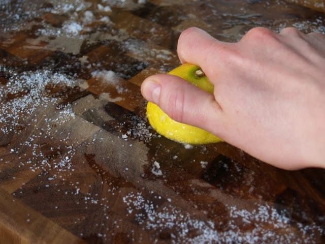 Эти полезные хитрости помогут вам отчистить кухню до блеска