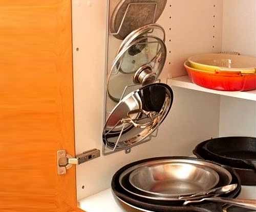 Хранение на кухне: 33 идеи для крышек и кастрюль